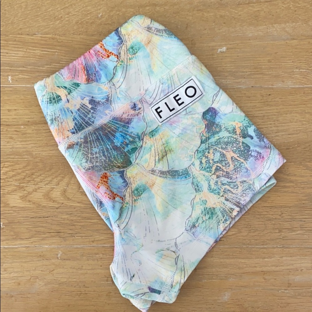 FLEO Shorts - pastel shell pattern - EUC - size S